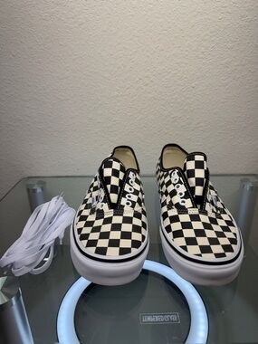 Vans authentic silhouette Checkerboard Slip-Ons - Black and White